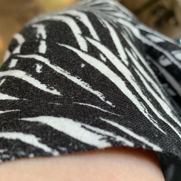 SAINT TROPEZ WEST I Linen Blend 3” Palm Print Shorts - Picture 7 of 7